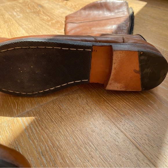 brown boots - Picture 3 of 4